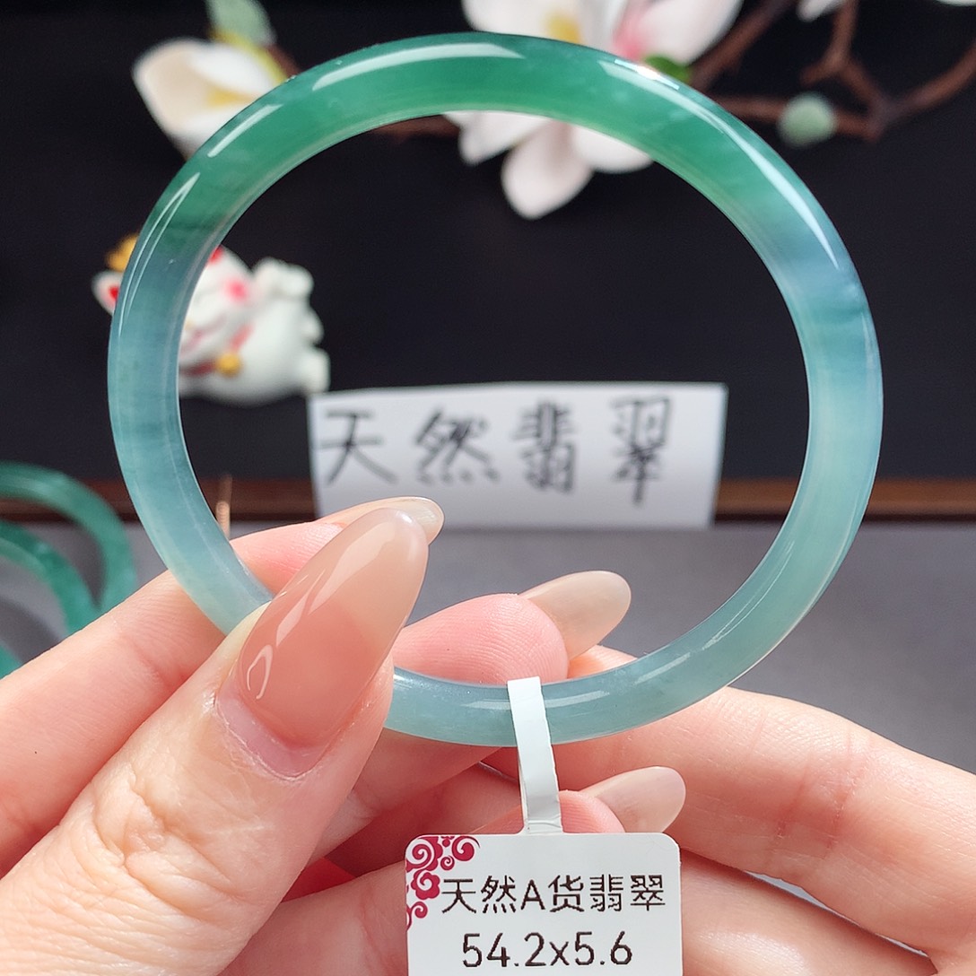 翡翠手镯（圆镯）未镶嵌