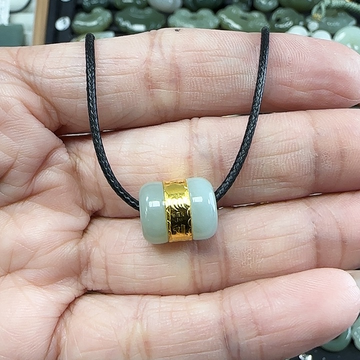 和田玉吊坠(不含链)足金镶嵌