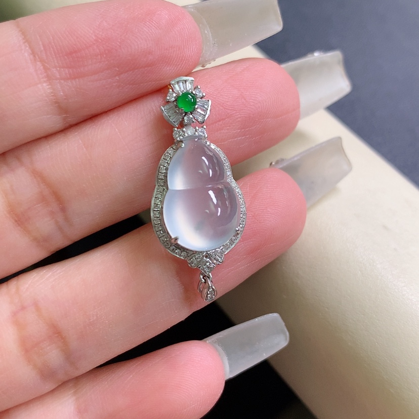 【闪购商品】翡翠颈饰18K金镶嵌葫芦