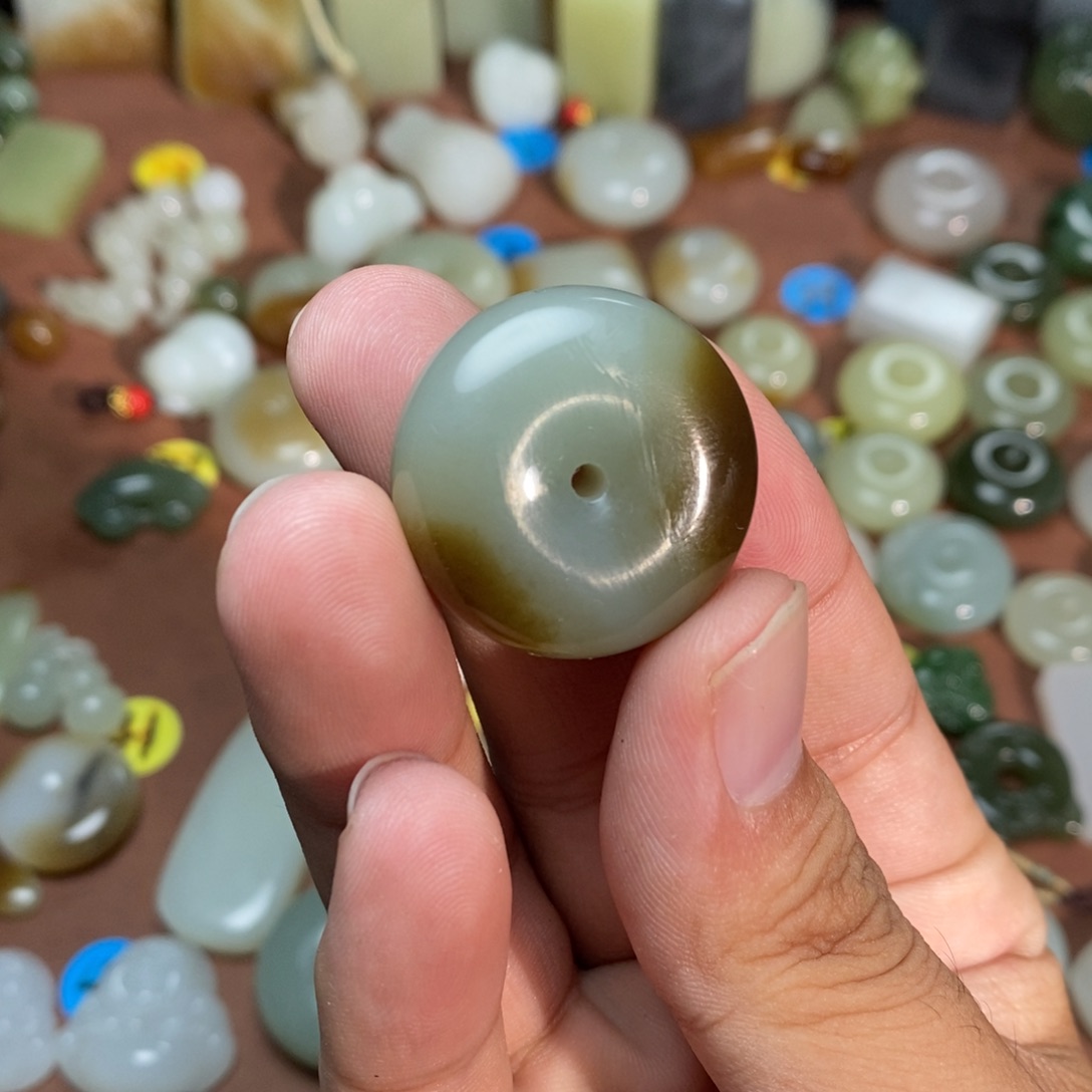 和田玉未镶嵌吊坠(不含链)