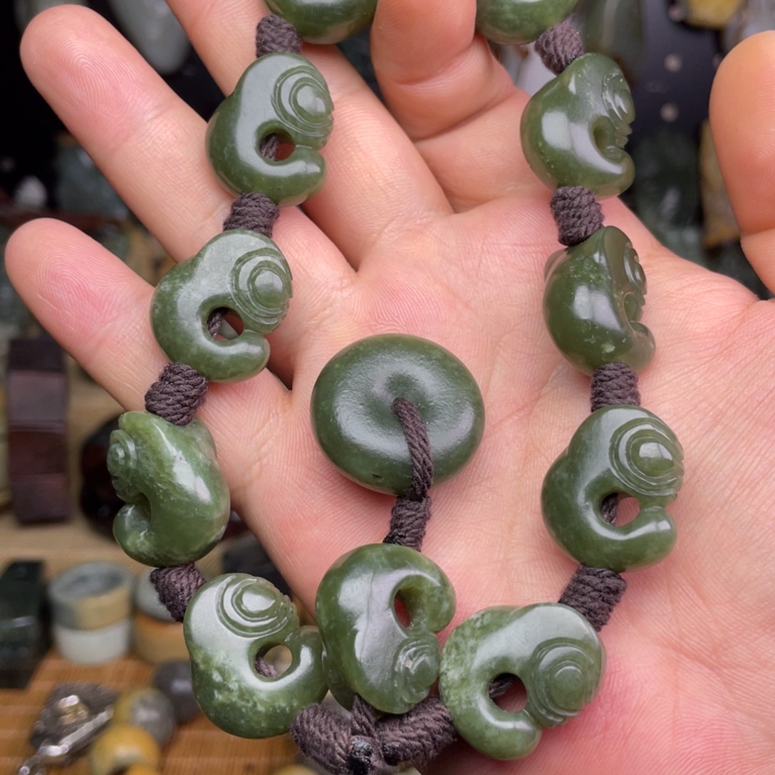 岫岩老玉（透闪石质玉）未镶嵌颈饰