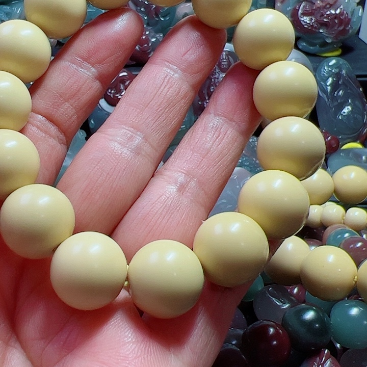 *****砖雕天然金膏玉精品手串15毫米
