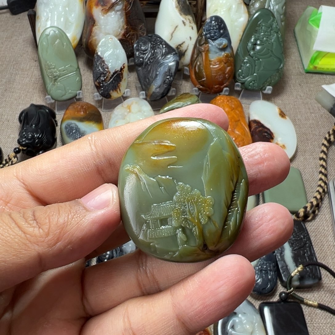 和田玉挂件未镶嵌山水