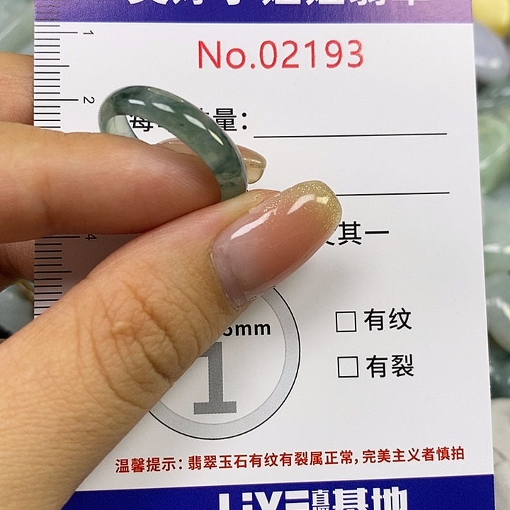 婀***娜翡翠未镶嵌颈饰翡翠
