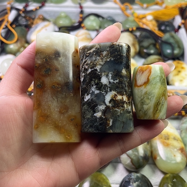 杏***仁蛇纹石玉未镶嵌珠宝奇石