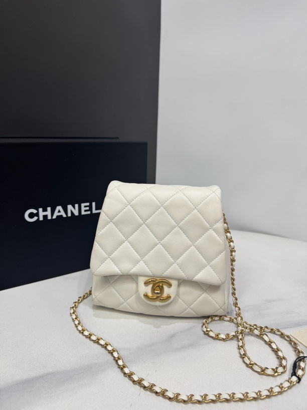 95新 Chanel/香奈儿 白色梯形kelly链条包28开18Cm/0035011111