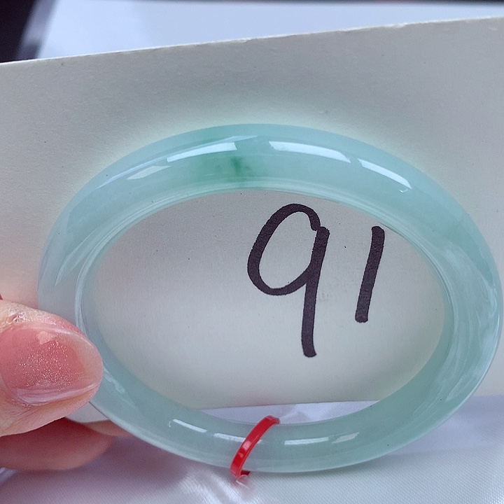 翡翠手镯未镶嵌翡翠