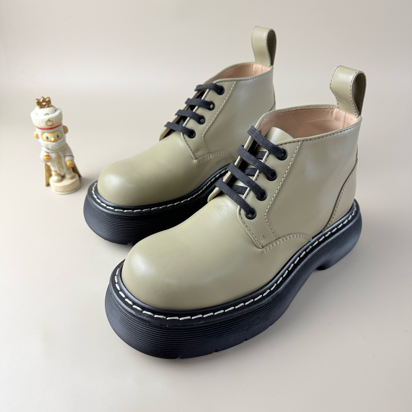 99新 BOTTEGA VENETA/葆蝶家 橄榄绿厚底系带短靴 36码 YLP4027