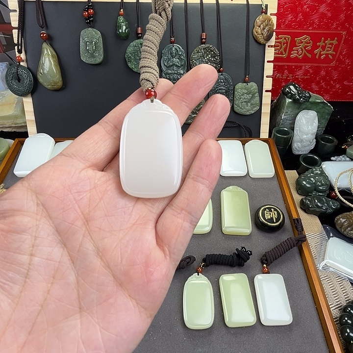 蝶***玲玉白三五圆头祥云牌