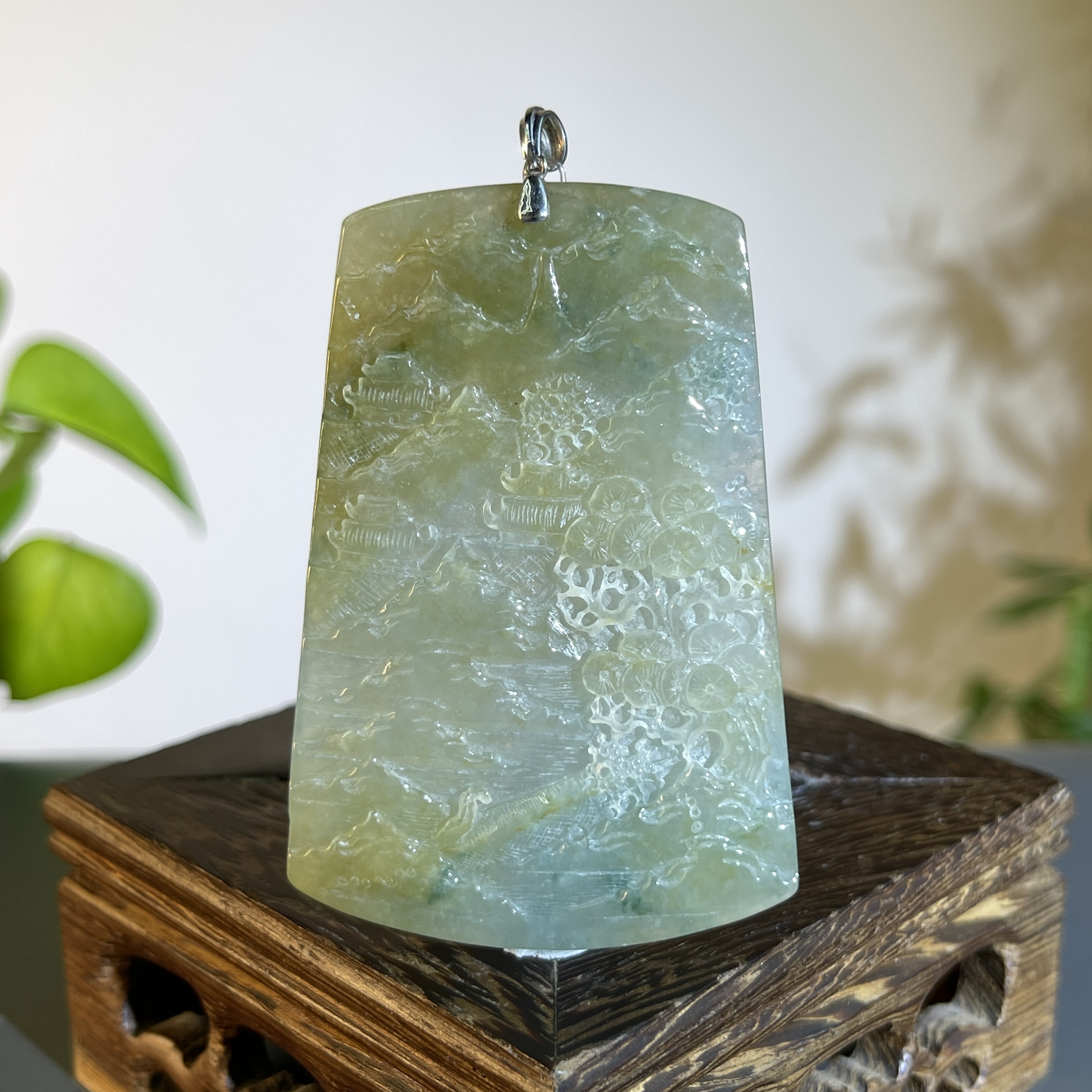 JXB18-117  天然缅甸A货翡翠  18K扣头山水牌