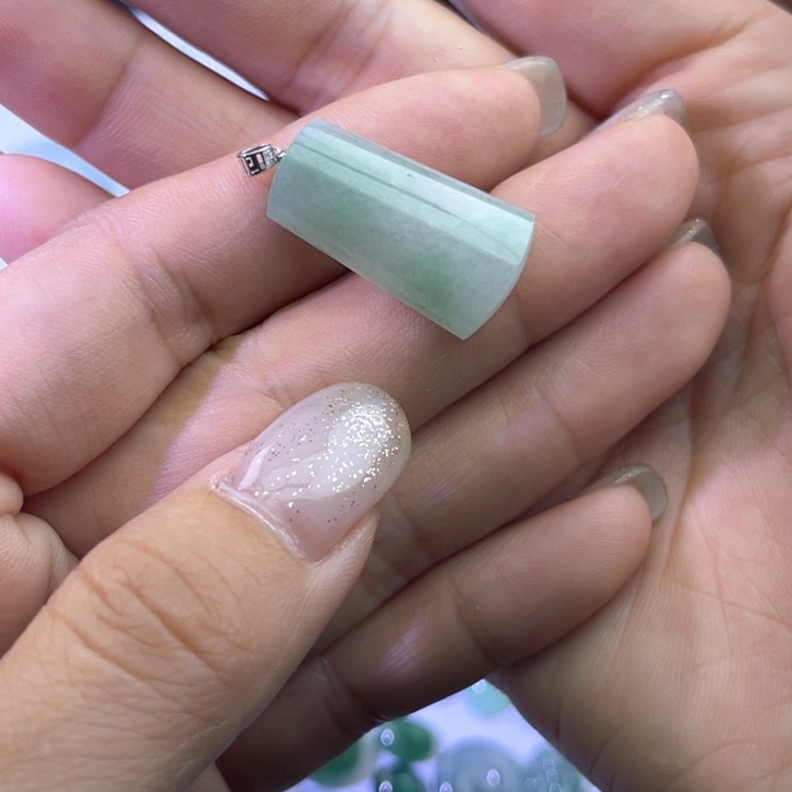 翡翠18K金镶嵌颈饰无事牌