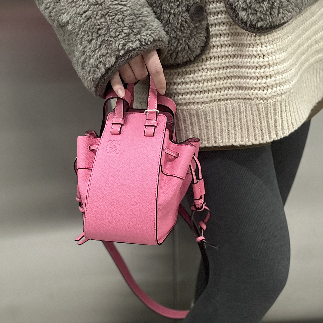 95新 LOEWE/罗意威 糖果粉小号吊床手提包时尚斜挎包