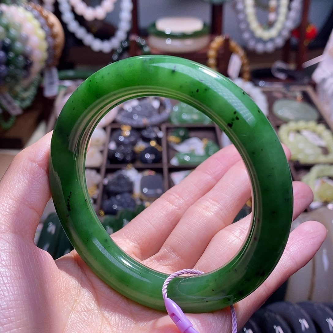 和田玉未镶嵌碧玉圆条手镯55.6圈口