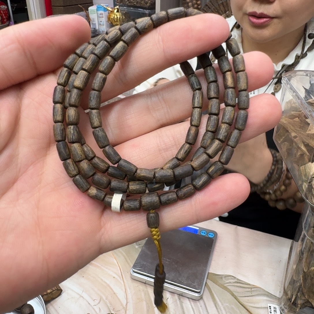 沉香沉香碎屑白棋母树沉水树心多圈 11.3 克多样性发一