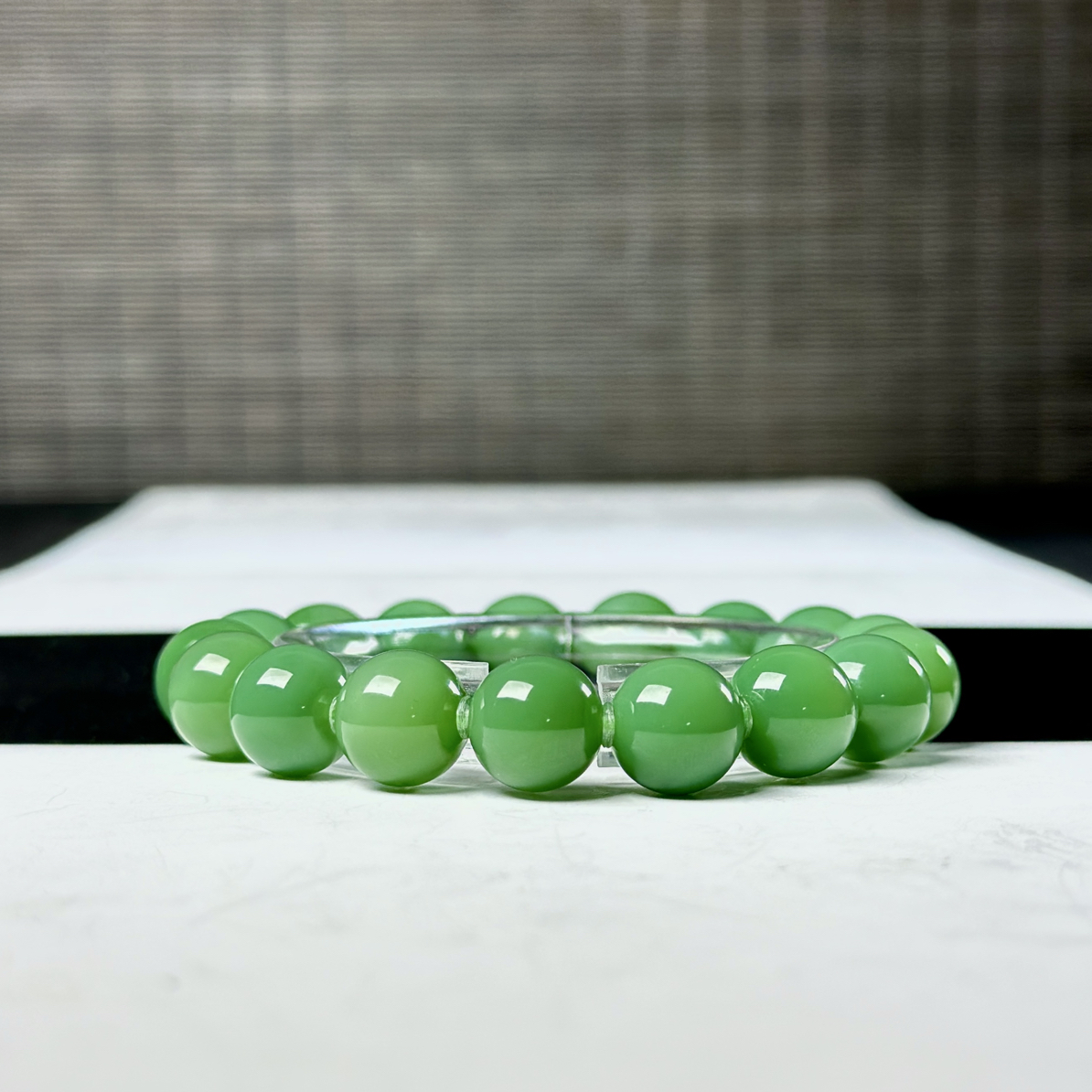 【俄料】和田玉碧玉夹层料瓷粉绿高瓷绿完美级别圆珠手串珠径约12mm