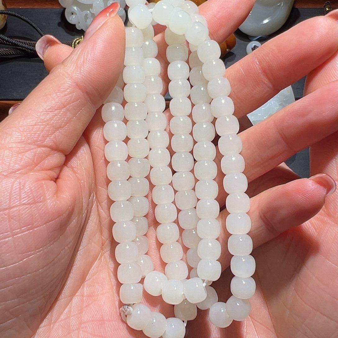 芝***满和田玉未镶嵌颈饰