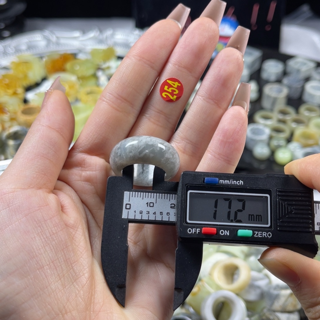 蛇纹石玉未镶嵌戒指
