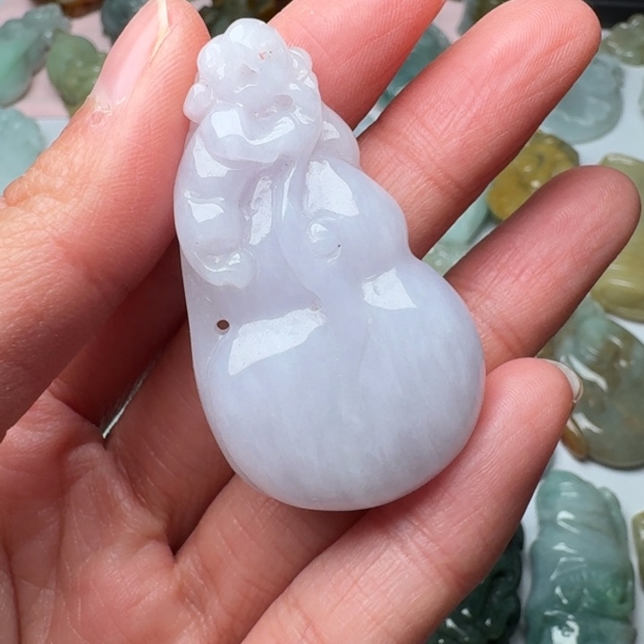 翡翠未镶嵌颈饰葫芦