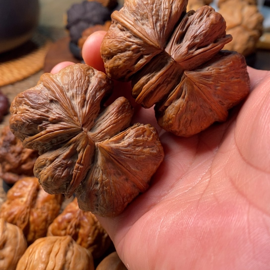 文玩核桃把件连体微瑕