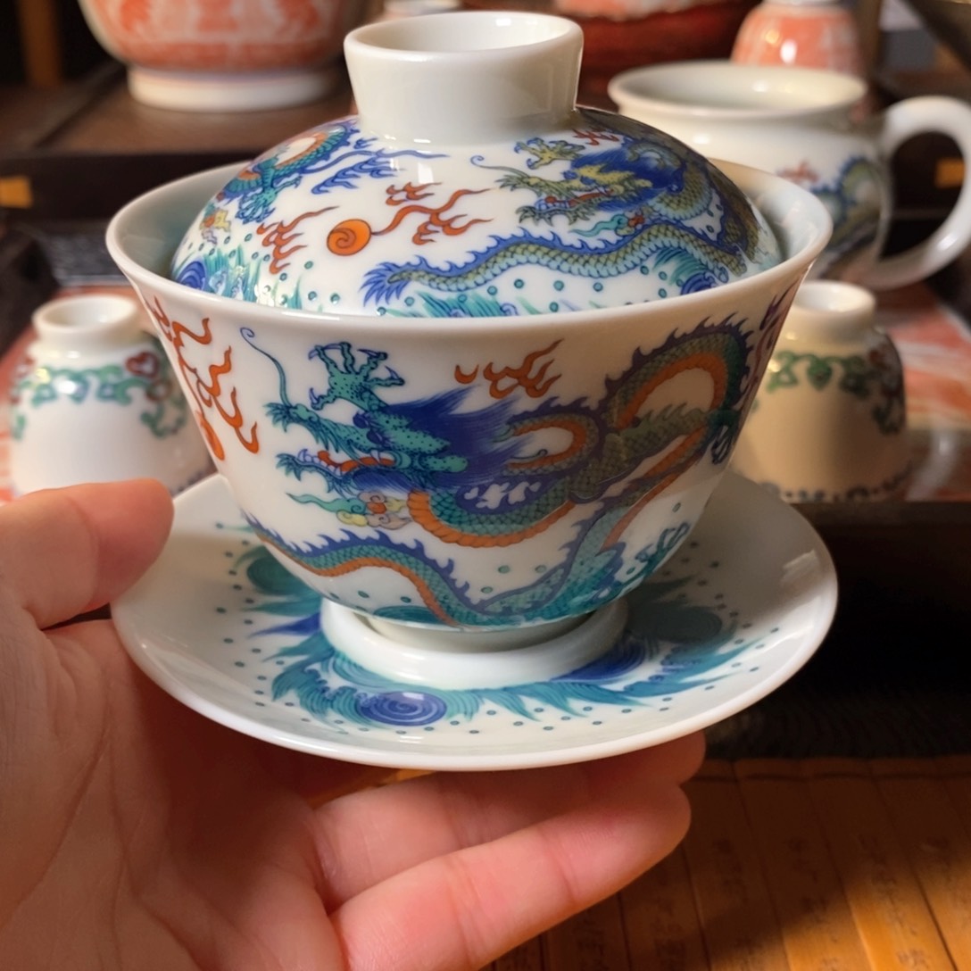 御晴堂斗彩云龙纹盖碗