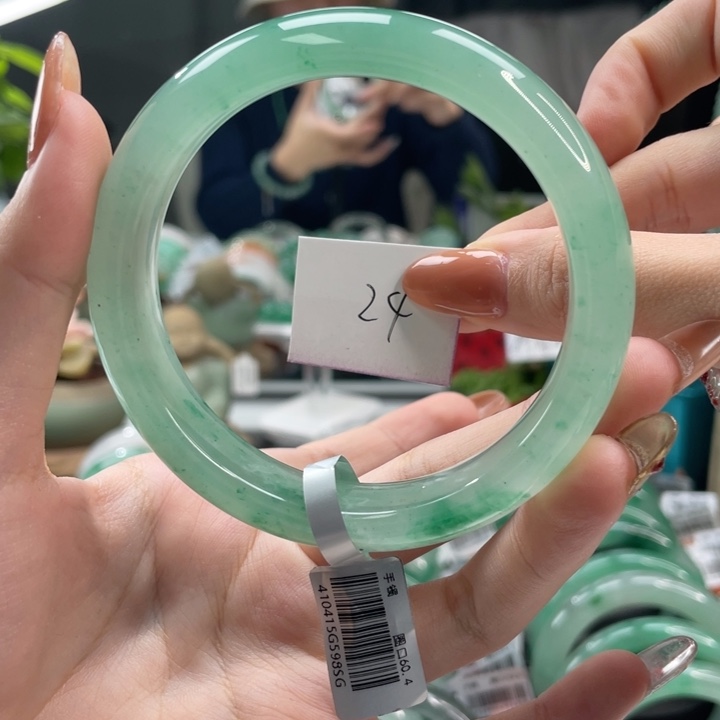 石英质玉手镯未镶嵌天然A货非洲翠手镯