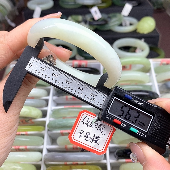 蛇纹石玉手镯未镶嵌777 