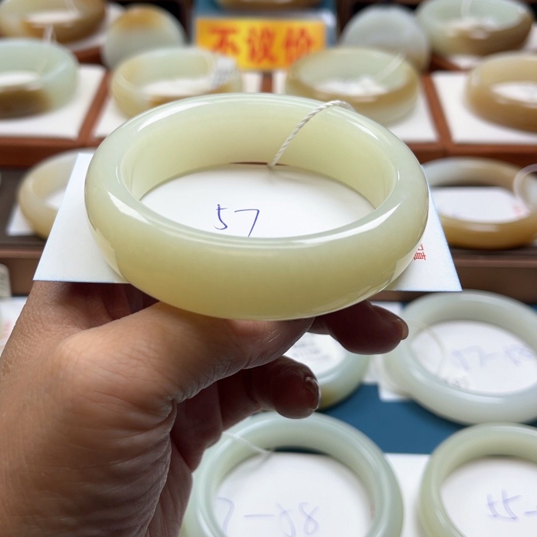 未镶嵌手镯和田玉欧*e