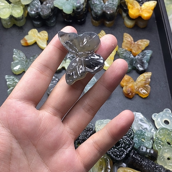 蛇纹石玉未镶嵌颈饰