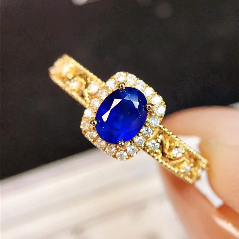 8囍珠宝 18k金 0.70ct 蓝宝石戒指 复古风格 镂空工艺 精致女神范