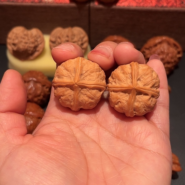 文玩核桃吊坠四棱