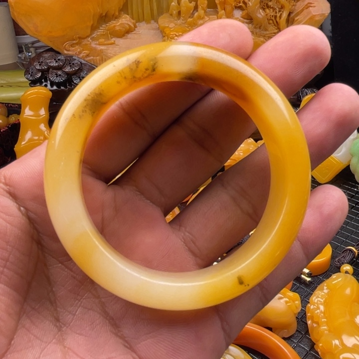 石英质玉（黄龙玉）手镯合金