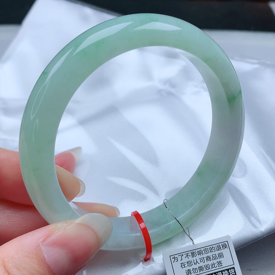 翡翠手镯未镶嵌60圈