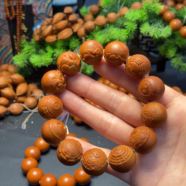 手串橄榄核1.8四象八卦