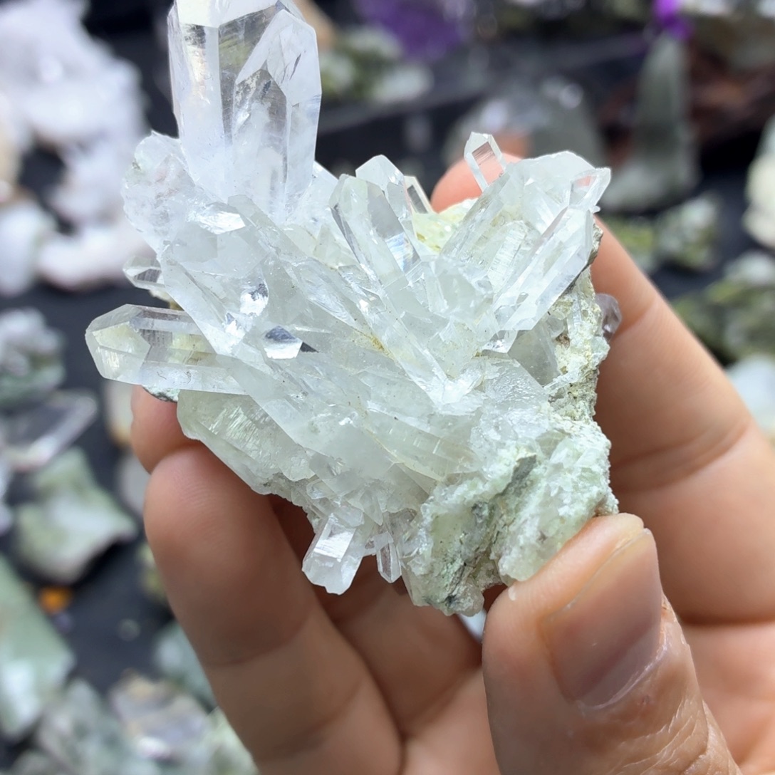 石材超多哦透白水晶簇