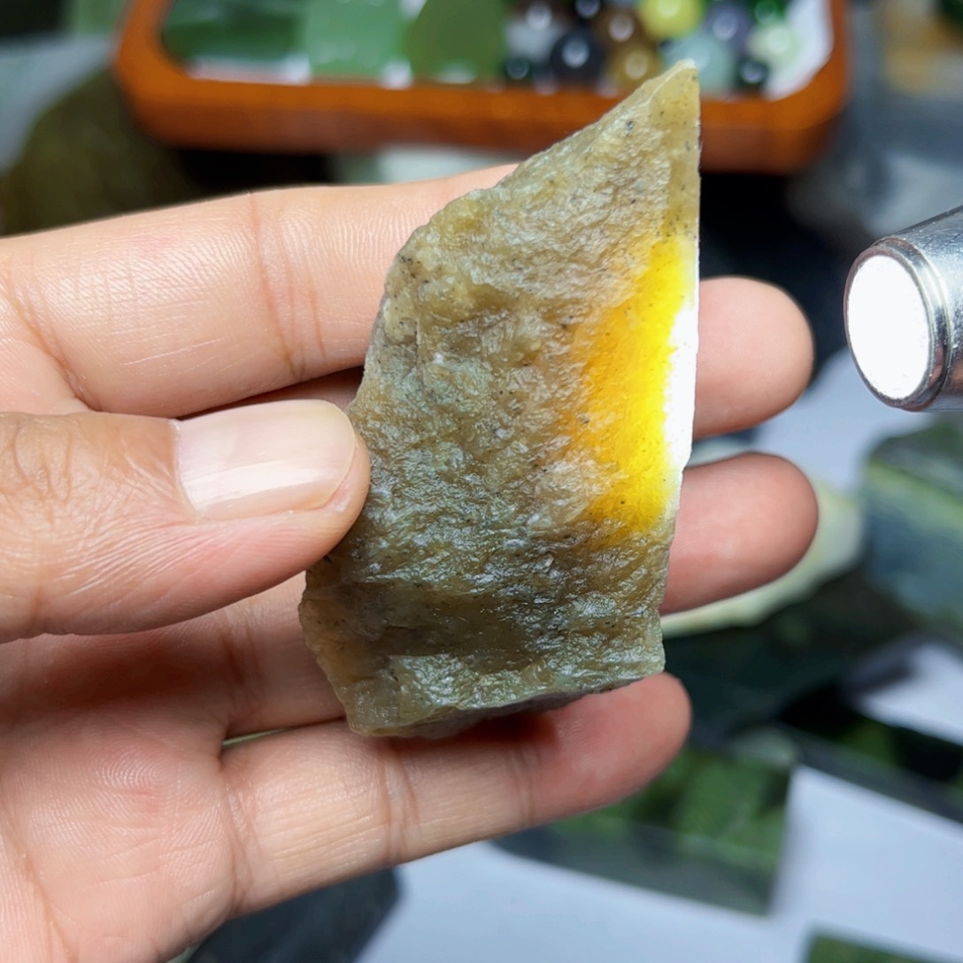 未镶嵌和田玉（糖玉）珠宝半成品