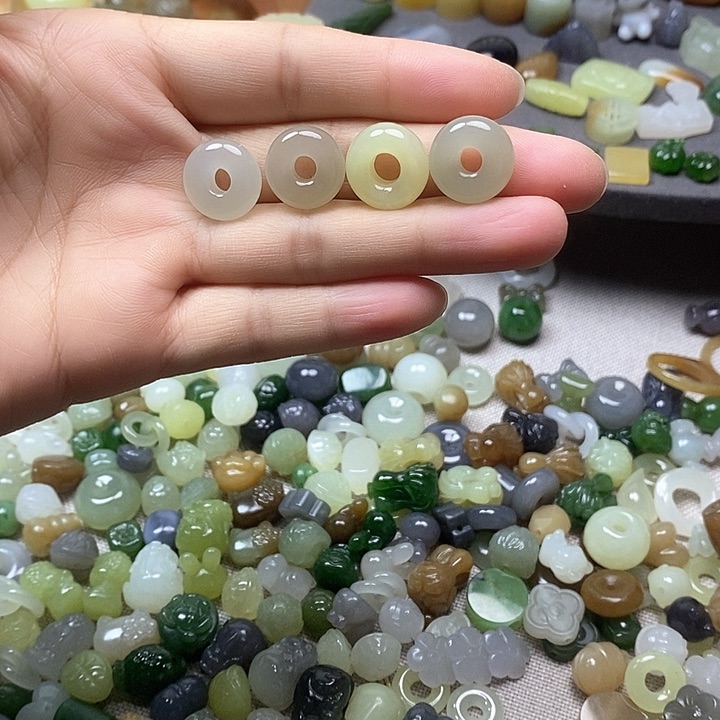 未镶嵌和田玉挂件甜甜全68一个多样性发其一