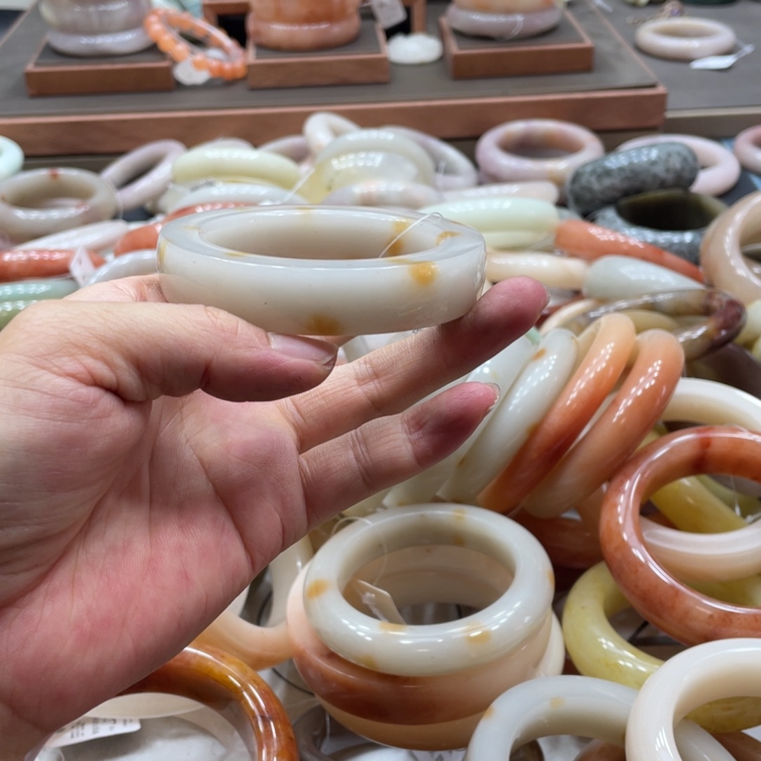 喜***秋石英质玉手镯未镶嵌