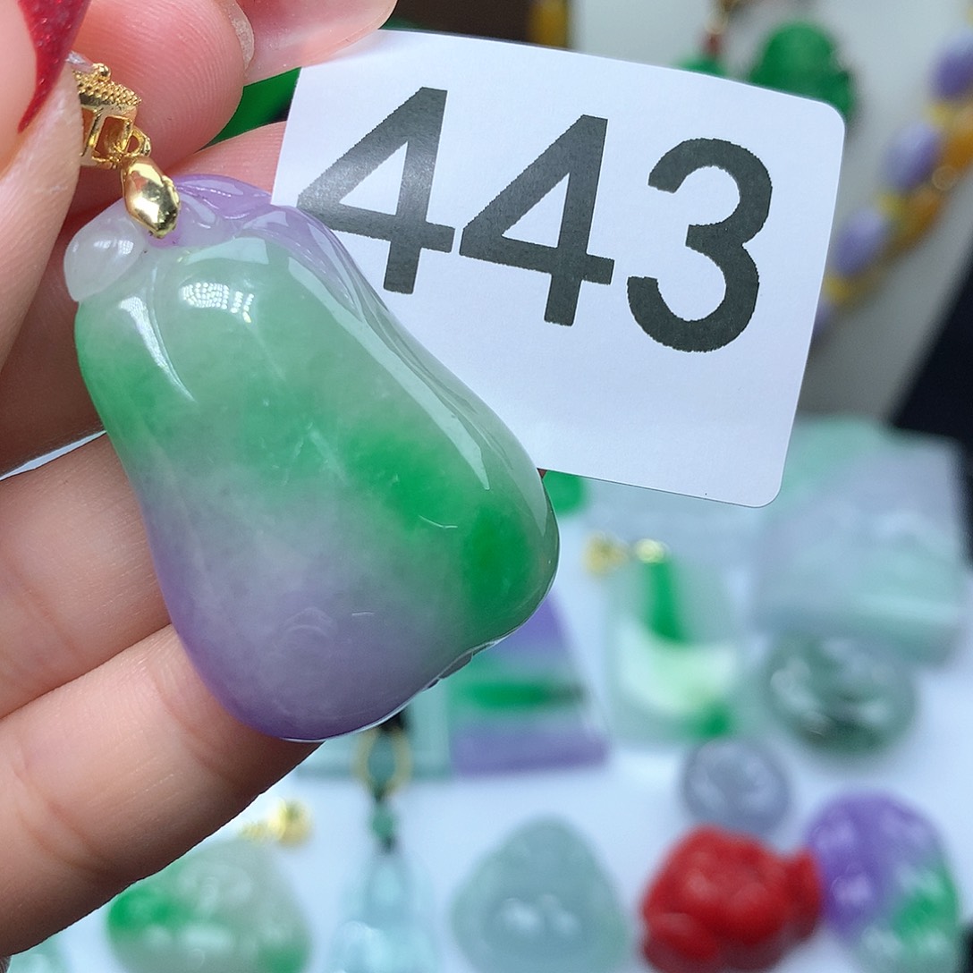 翡翠吊坠(赠链)未镶嵌