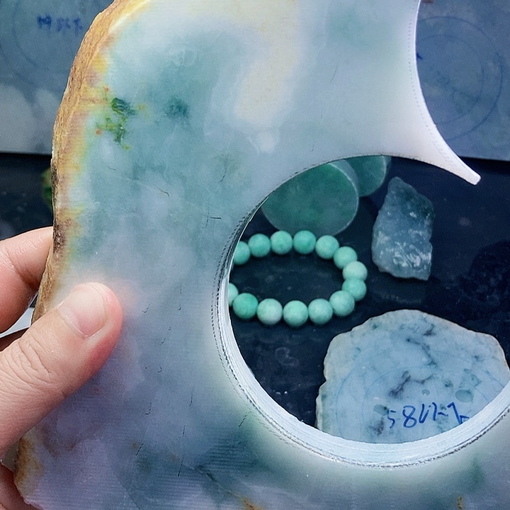 翡翠未镶嵌颈饰毛料42