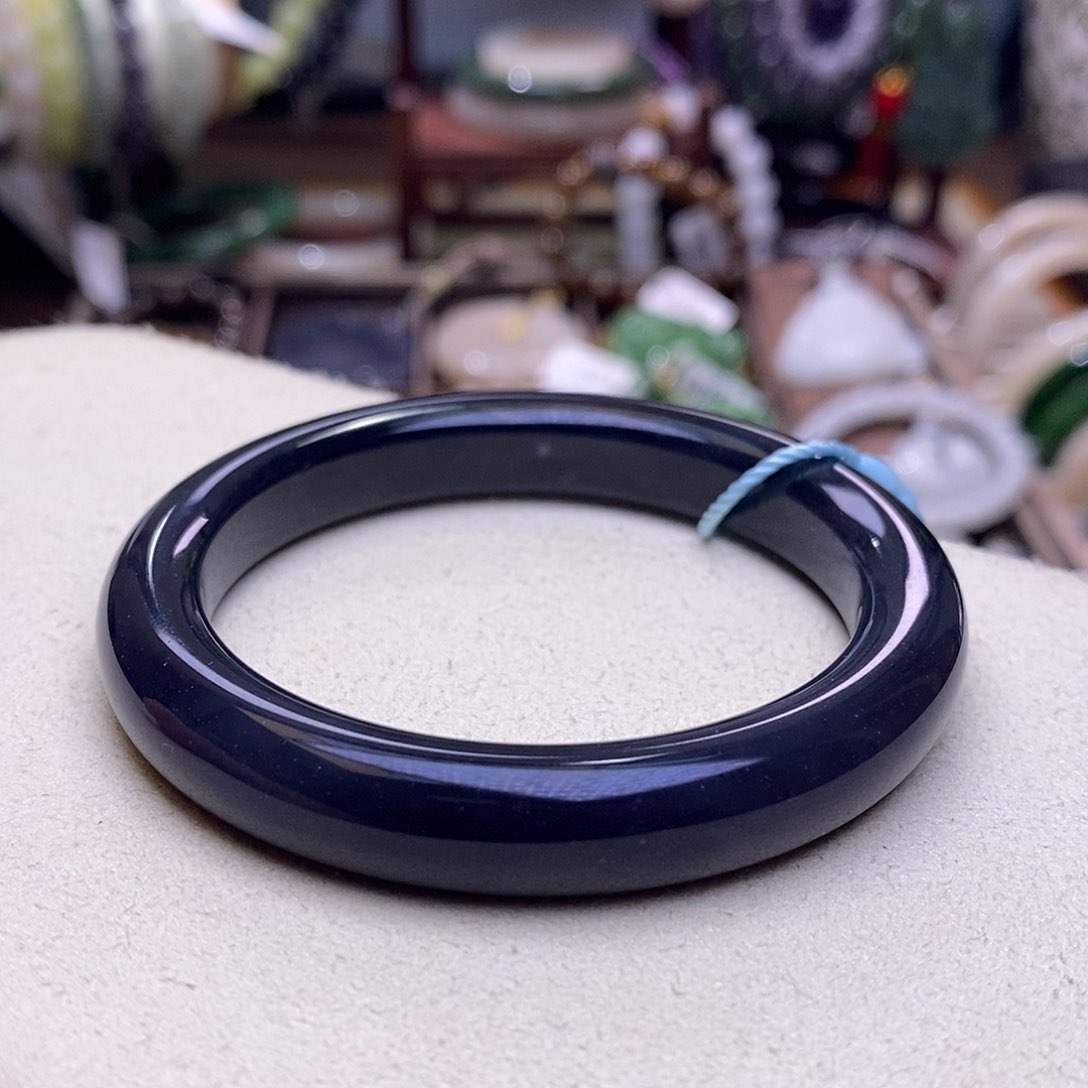 颈饰未镶嵌和田玉收藏级53烟紫老矿料高冰帝王紫手镯