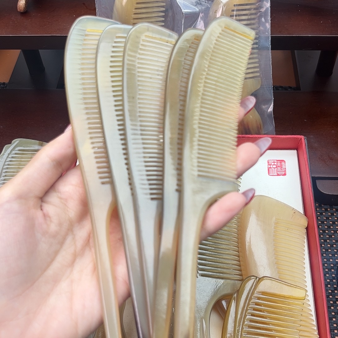 纯手工制作纯牛角梳子