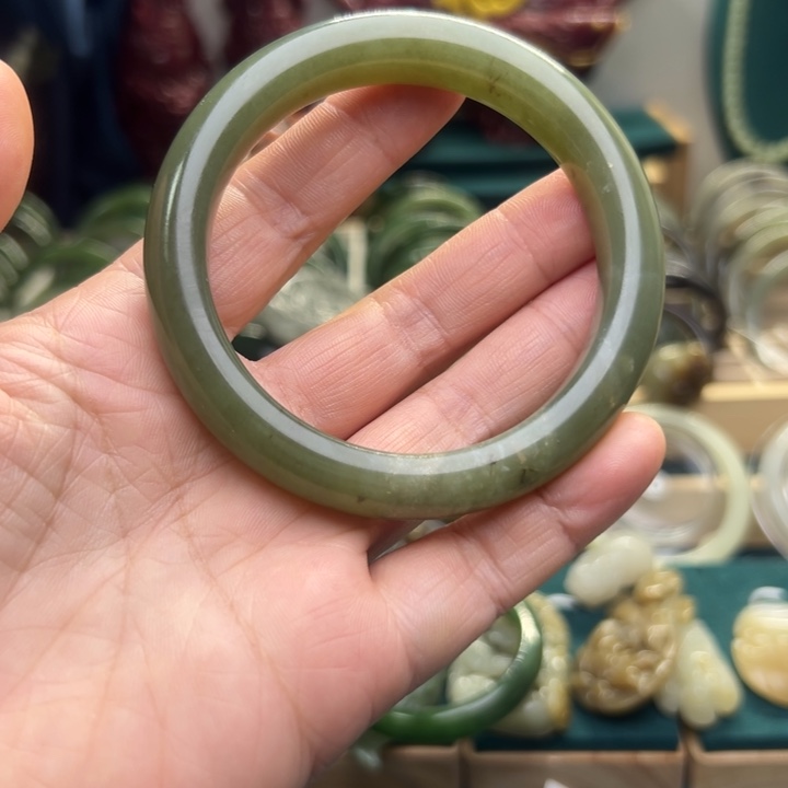 和田玉手镯未镶嵌59.7圈围H404
