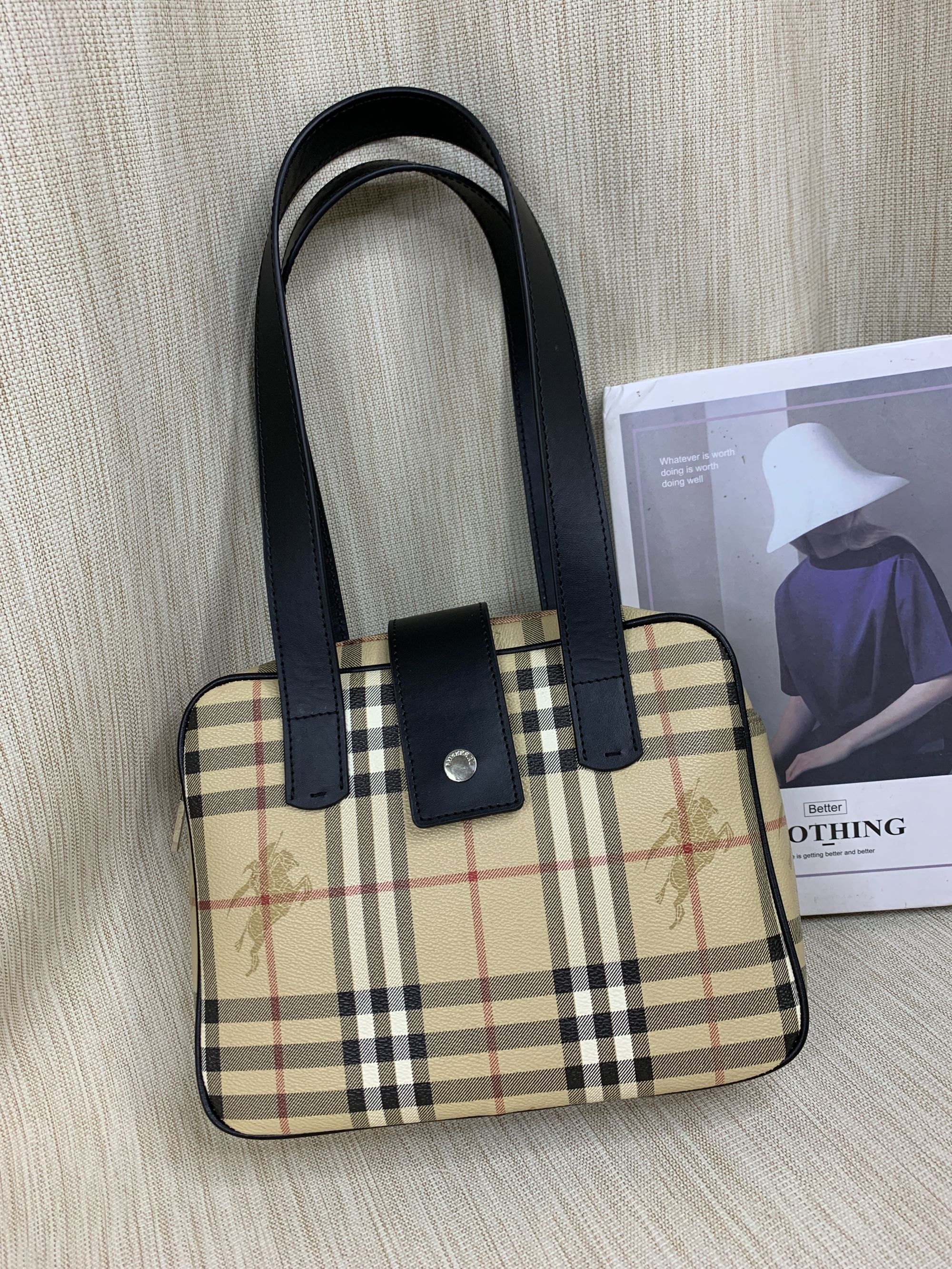 修复品BURBERRY/博柏利 战马格纹便当包/EE09514223/4223