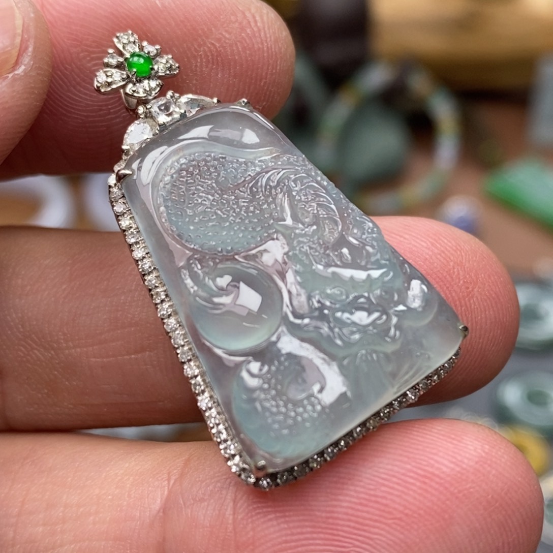 翡翠颈饰18K金镶嵌挂件