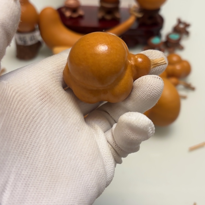 牛***”天然手捻老皮葫芦