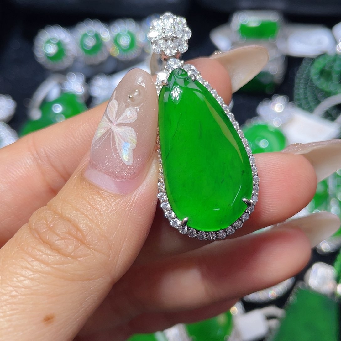 翡翠颈饰银S925镶嵌翡翠