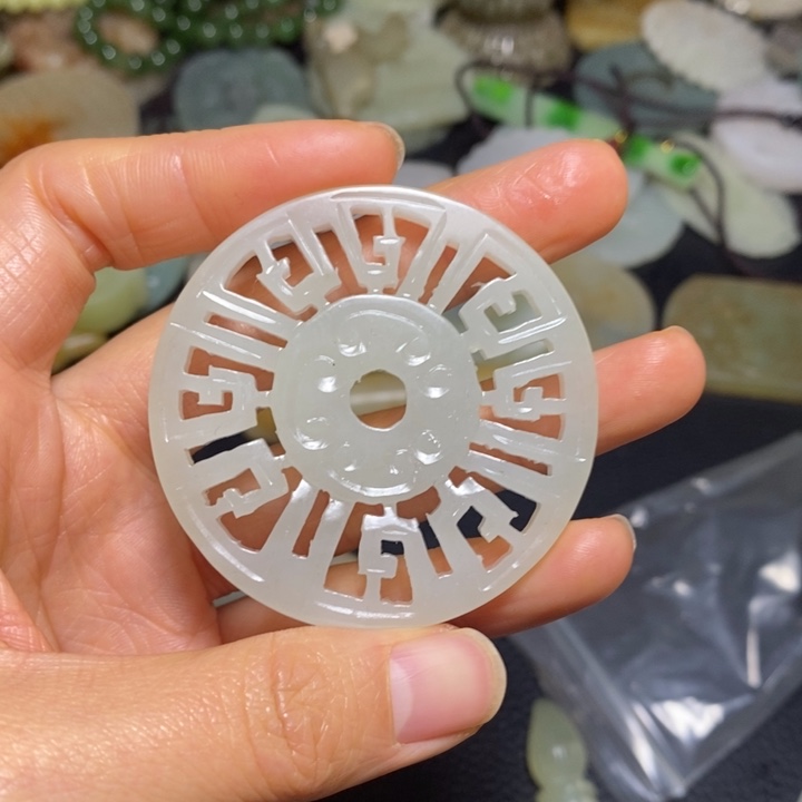 颈饰未镶嵌和田玉