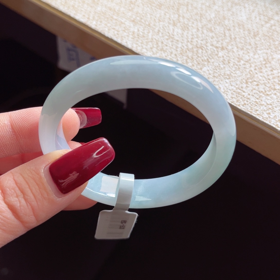 翡翠手镯未镶嵌手镯