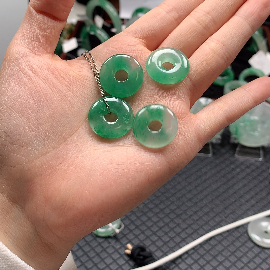 石英质玉吊坠未镶嵌