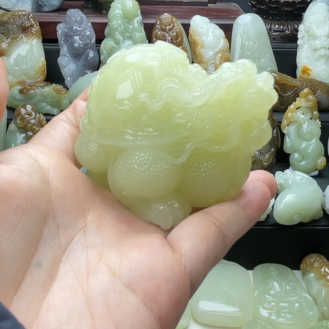 和田玉颈饰未镶嵌黄*